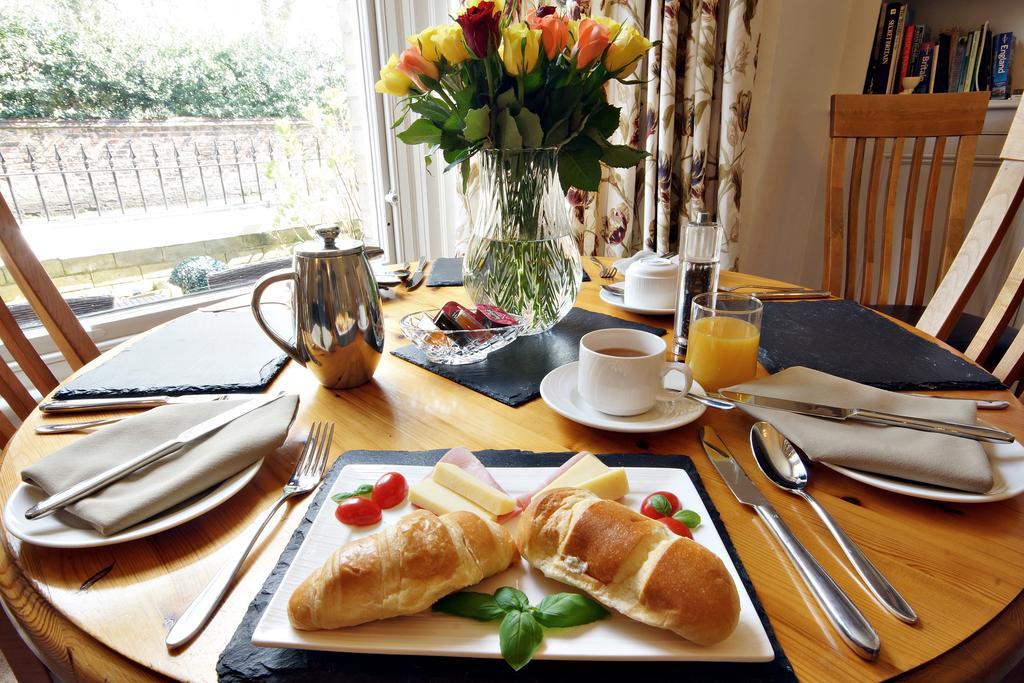 Bronte Guest House Йорк Екстериор снимка